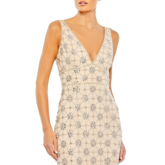 Mac Duggal Sleeveless Hand Beaded V-Neck Gown Maxi Dress Nude Silver Size 10 NWT - Picture 3 of 13